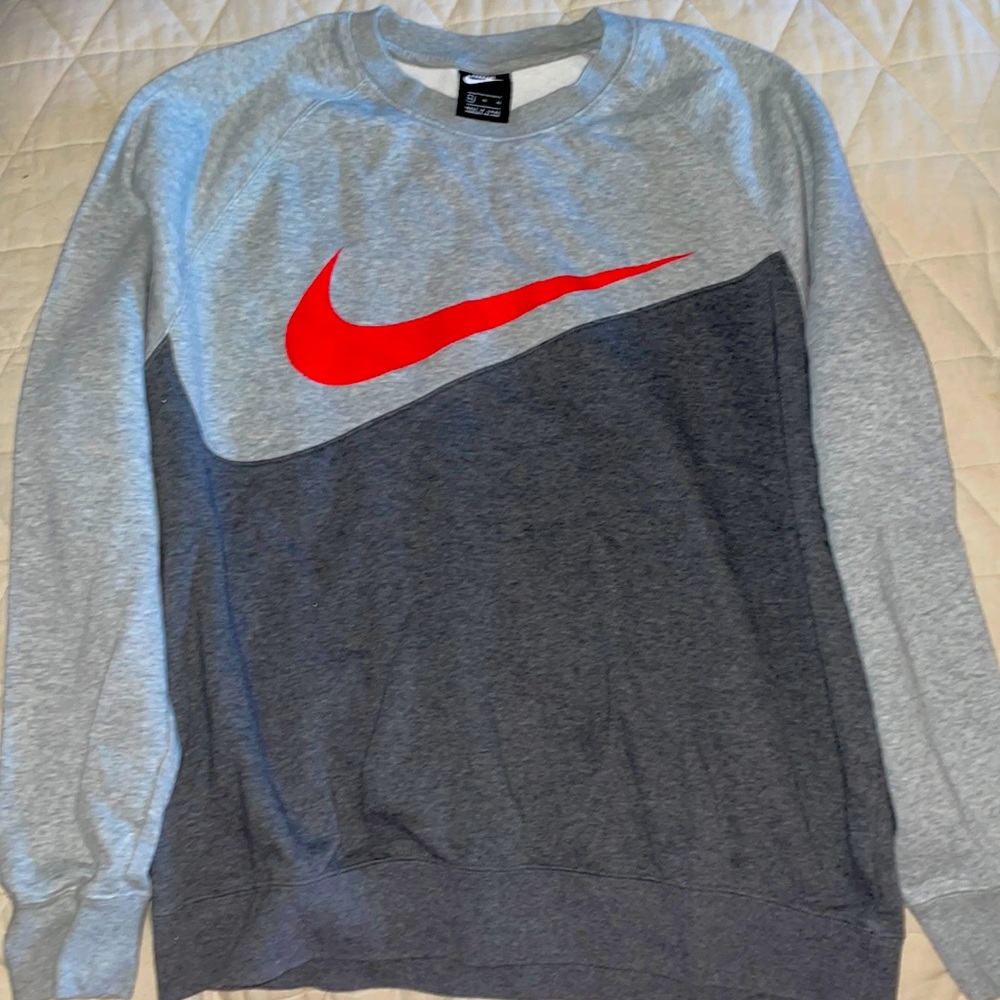 NIKE Sweatshirt!❤️